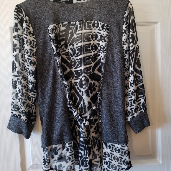 BKE Boutique blouse - Picture 3 of 3